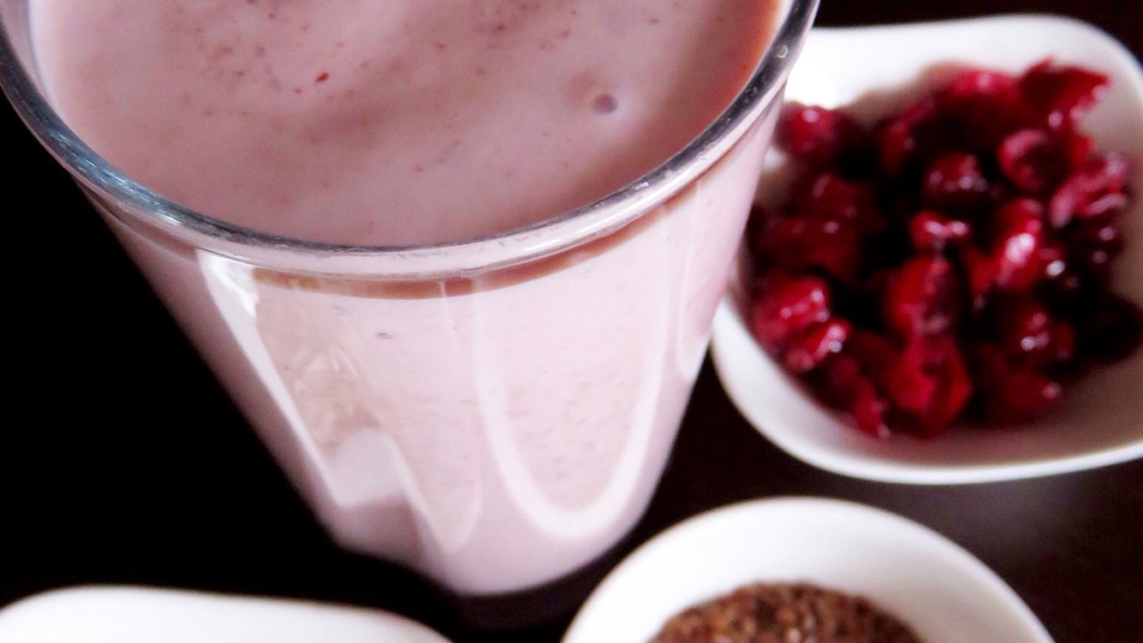 Hyödyllinen smoothie karpalosta ja banaanista 5 minuutissa