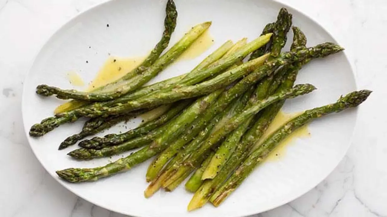 Reseptit, joissa käytetään kaalinlehtiä: yksinkertaisia ja perinteisiä ruokia.