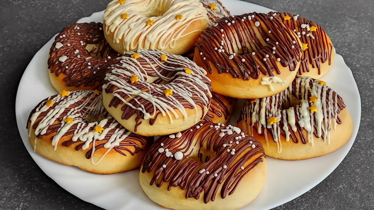 Bulgarian jogurttidonitsat ovat syrjäyttäneet puolalaiset donitsat täysin. Leivon niitä vähintään kerran viikossa karnevaalin aikana.