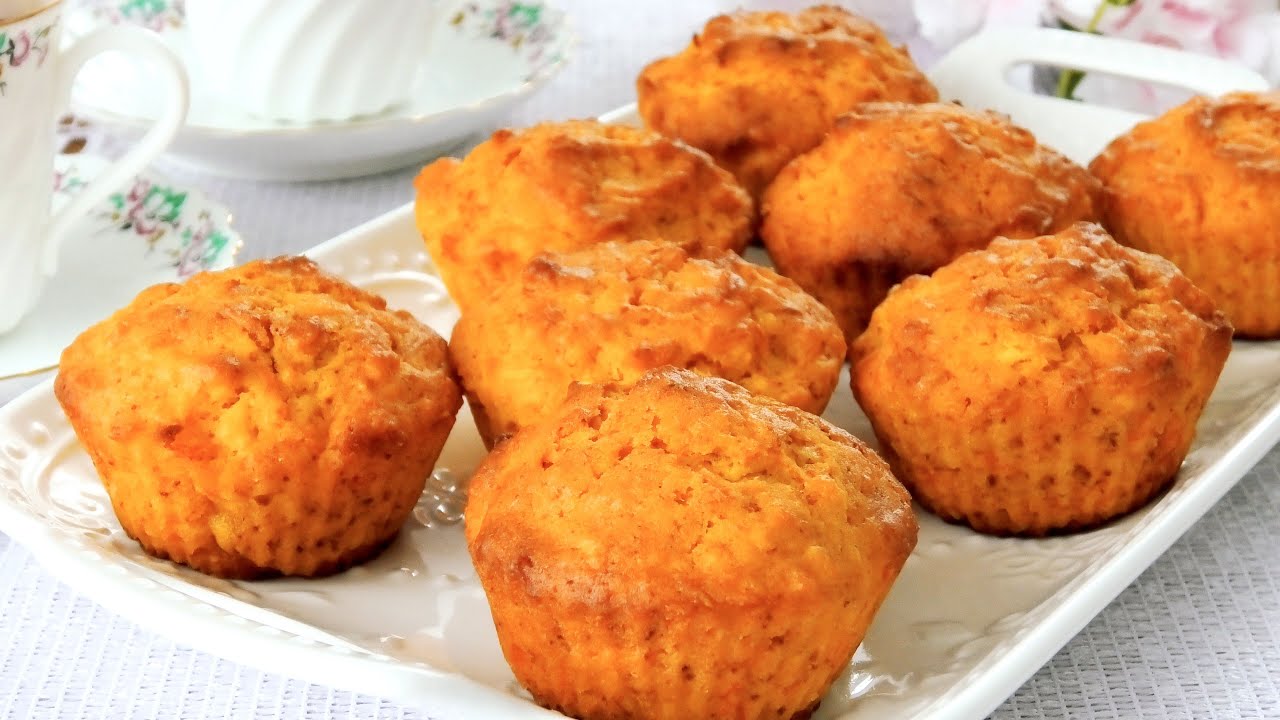 Omena- ja porkkanamuffinit: sokeriton resepti terveelliseen ja maukkaaseen välipalaan.