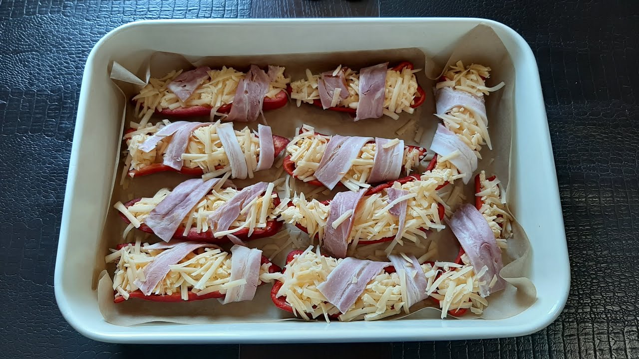 Pippuria, pekonia ja neljää juustolajia sisältävä pussi.