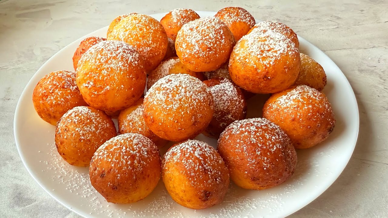 Ne ovat ilmavia ja pehmeitä. Donitsit valmistetaan vaniljakermajuustolla.