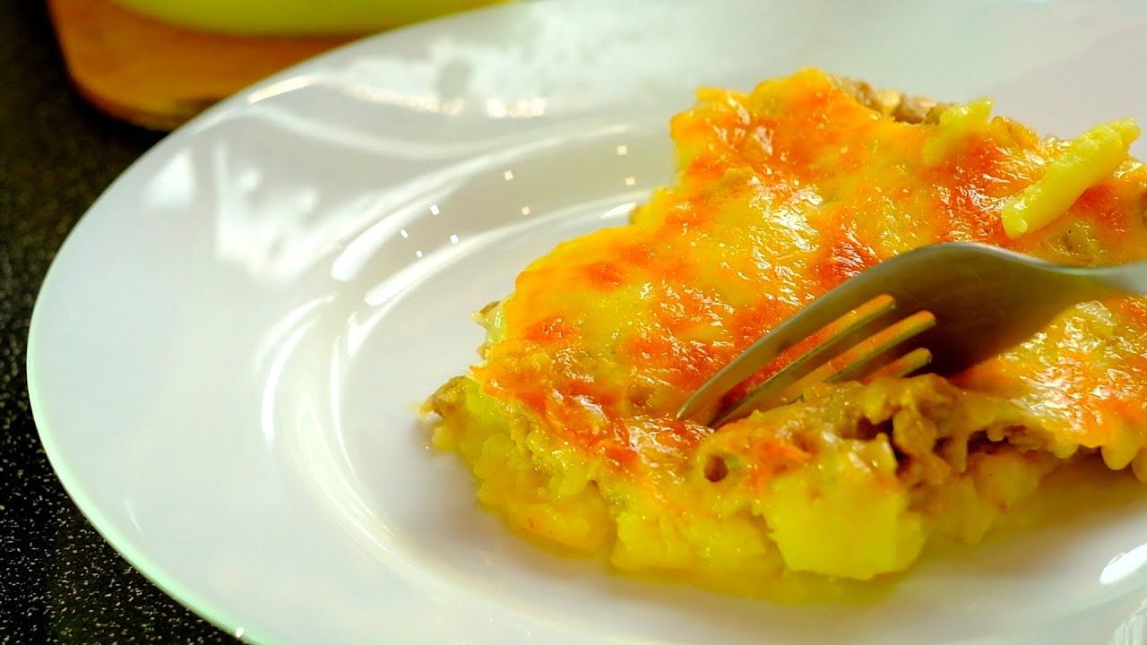 Perunagratiinia, jossa on purjoa ja juustoa