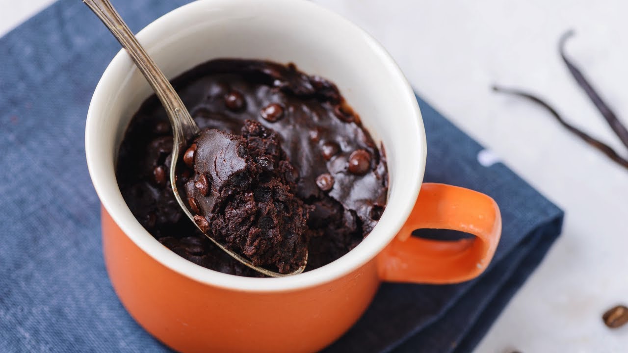 Ilman uunia, minimaalisella määrällä ainesosia ja 5 minuutissa: näin valmistat brownien mukissa.