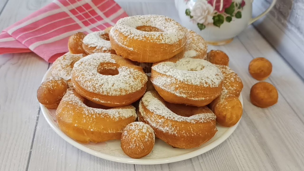 Bulgarian jogurttidonitsat ovat syrjäyttäneet puolalaiset donitsat täysin. Leivon niitä vähintään kerran viikossa karnevaalin aikana.