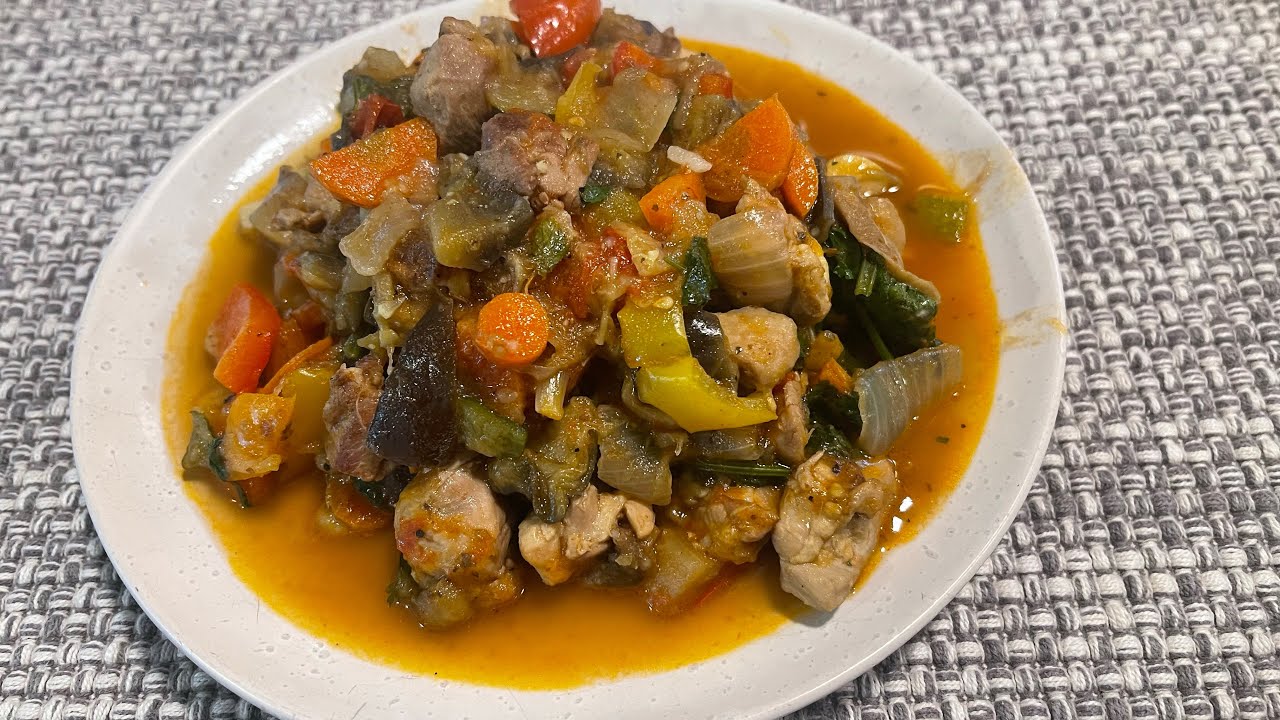 Kana- ja osteriragu salaatti-latikkatuorejuustokeitolla