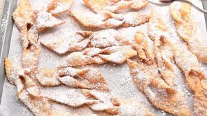 Valmistan herkullisia ja rapeita enkelinsiipiä vain kahdesta ainesosasta. Ne ovat maukkaampia kuin kaupasta ostetut.