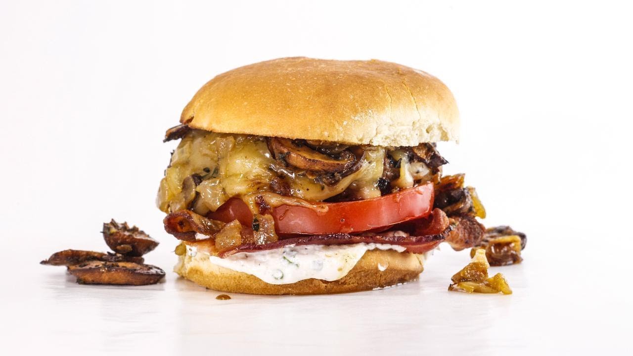 Kotitekoinen hampurilainen maistuu täsmälleen samalta kuin ravintolassa. Lisää yksi ainesosa, niin se on mehukkaampi kuin koskaan.