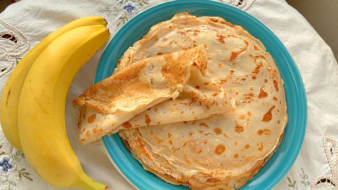 Banaanipannukakut ovat terveellinen aamiainen, joka valmistuu ennätysajassa.