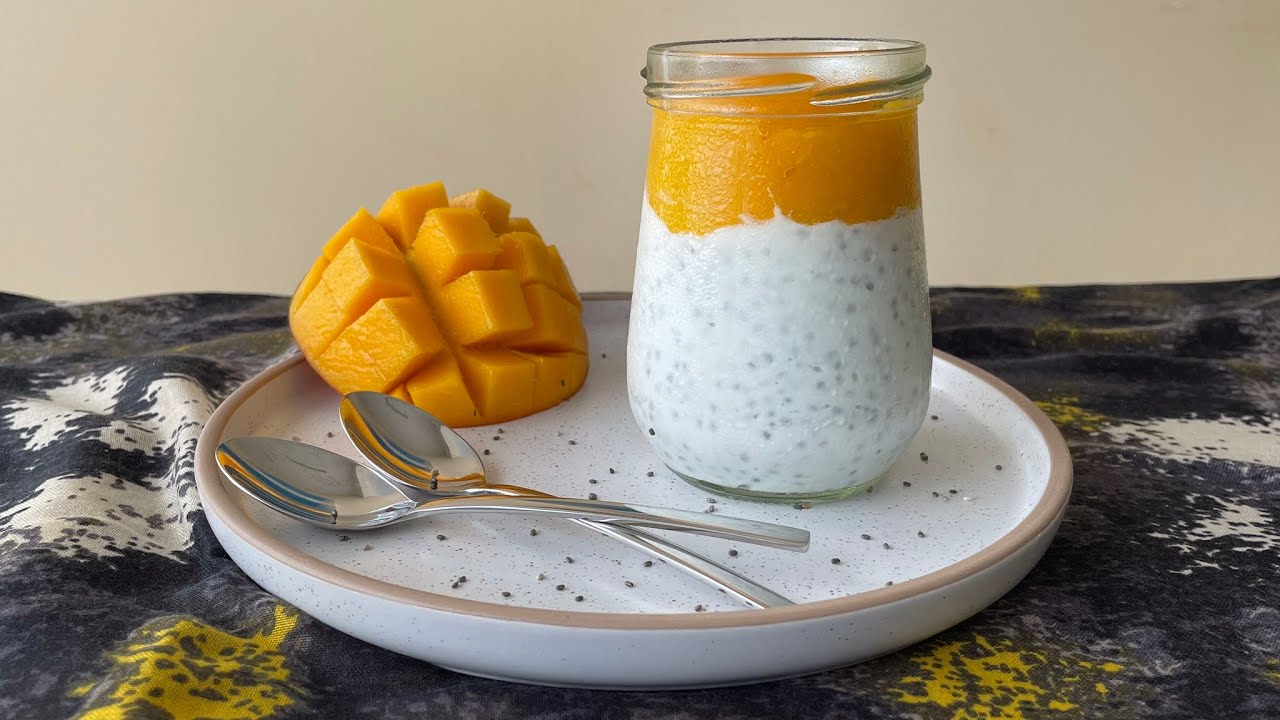 Mangojelly, kreikkalainen jogurtti ja chia-siemenet: probiootteja sisältävä ja vähäkalorinen jälkiruoka.