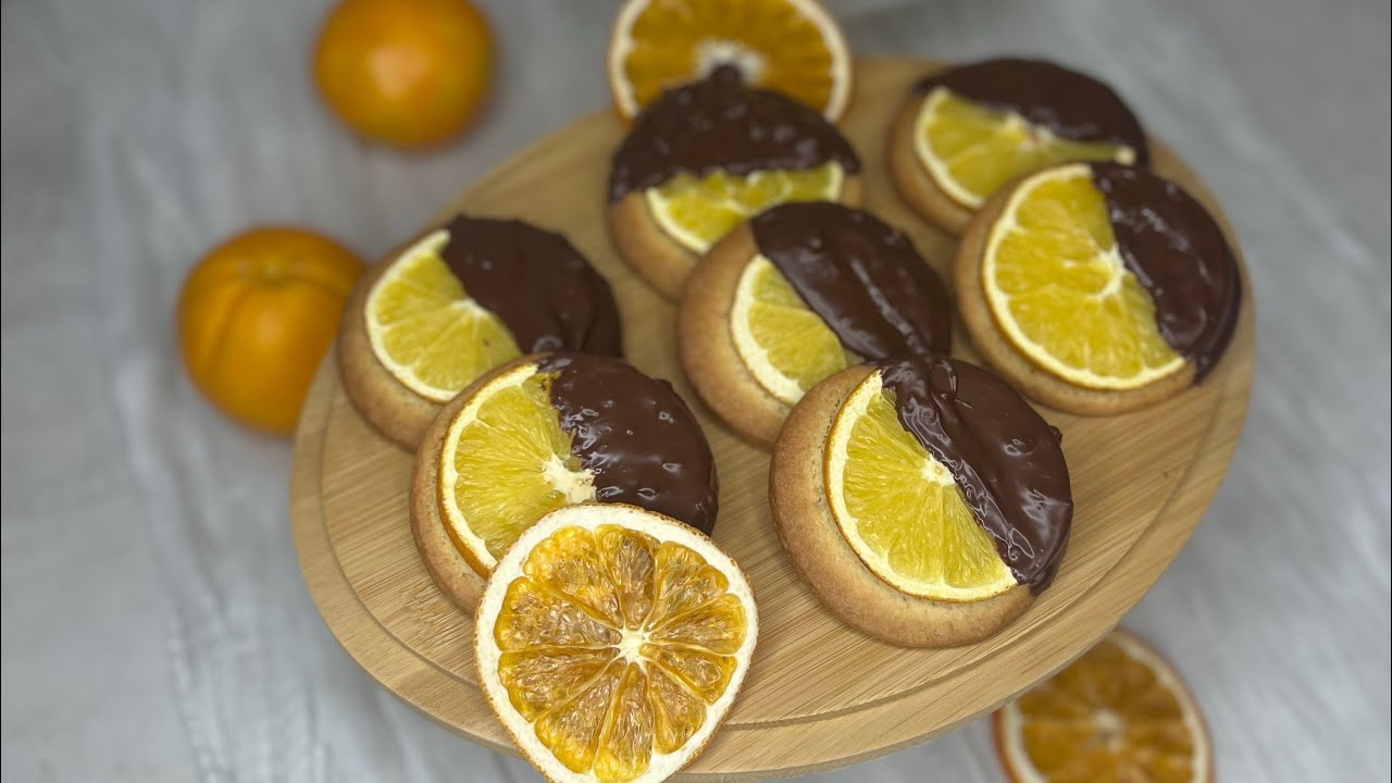 Appelsiini- ja suklaakeksit: makea herkku, joka on menestys illanviettoissasi.