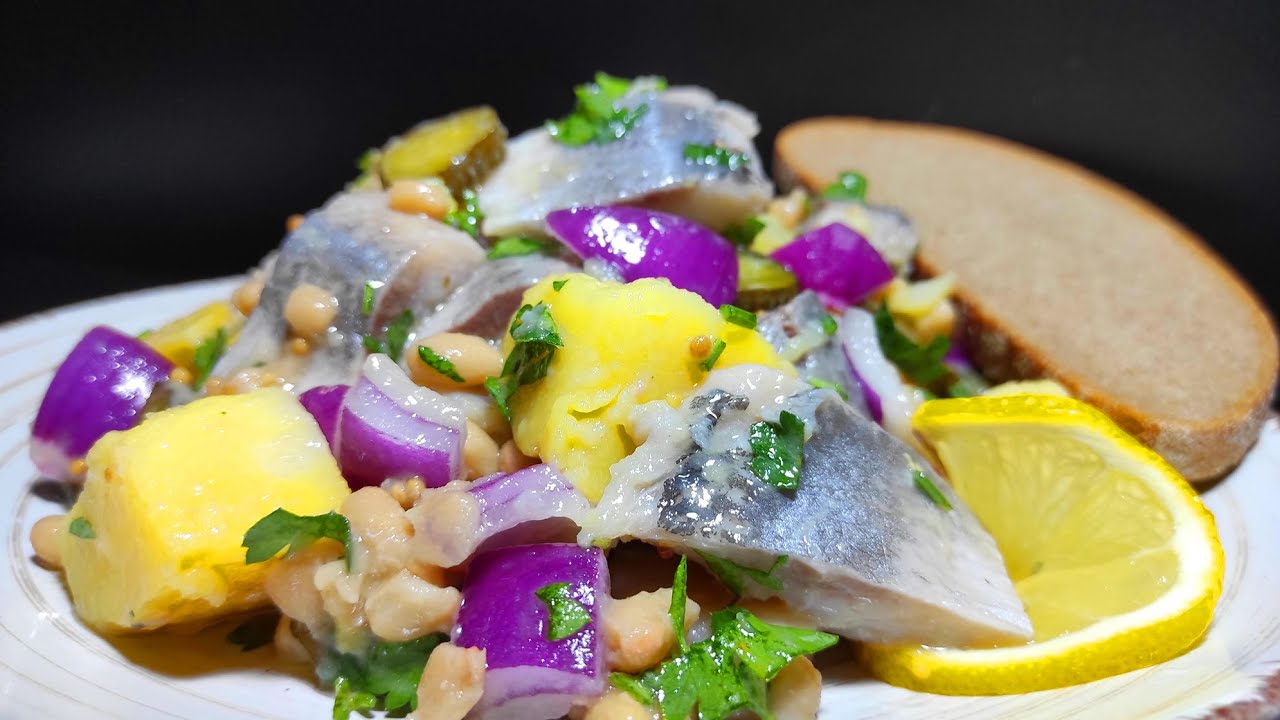 Suosikkireseptisi: silli-perunasalaatti.