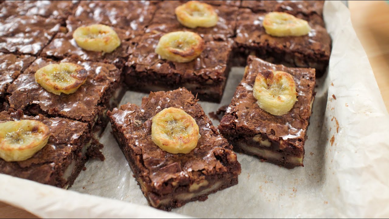 Ilman puhdistettua jauhoa: kuinka valmistaa terveellisiä banaanibrownieita ja kaurapuuroa.