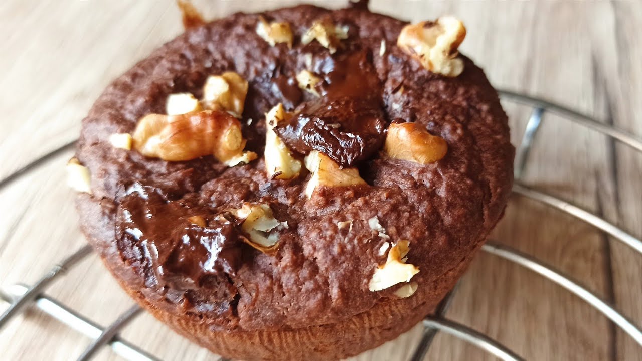 Ilman puhdistettua jauhoa: kuinka valmistaa terveellisiä banaanibrownieita ja kaurapuuroa.