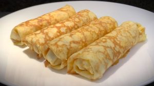 Keto-aamiainen töihin. Nämä pannukakut valmistuvat viidessä minuutissa ja pitävät nälän loitolla useita tunteja.