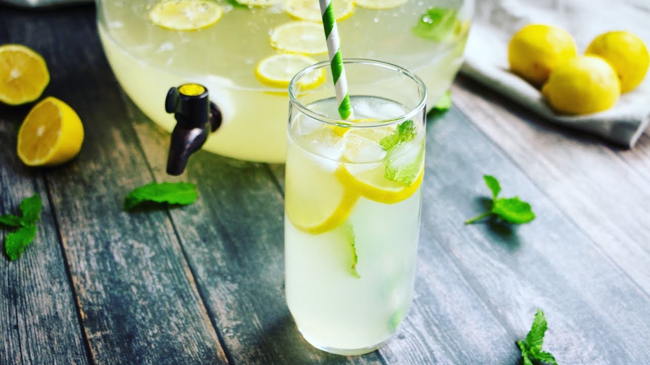 Raikas ja virkistävä: miten valmistaa kesän paras limonadi?