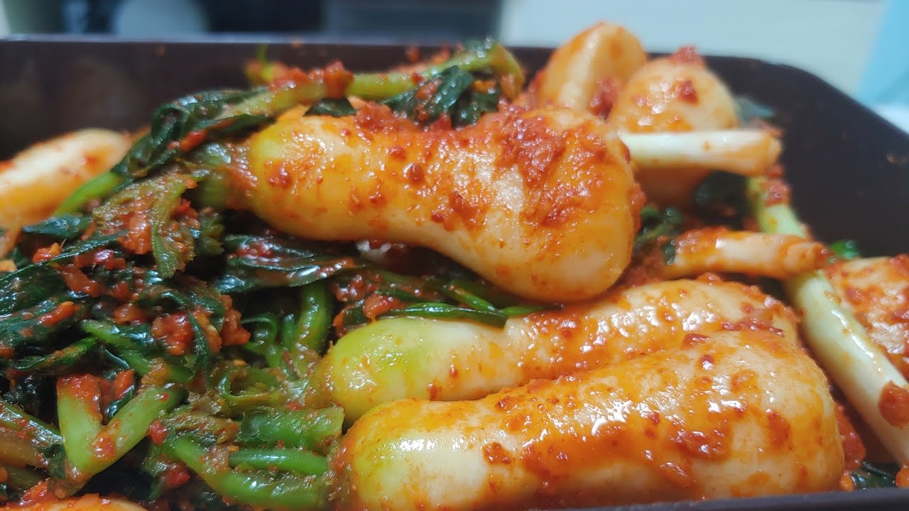 Reseptit, joissa käytetään kaalinlehtiä: yksinkertaisia ja perinteisiä ruokia.