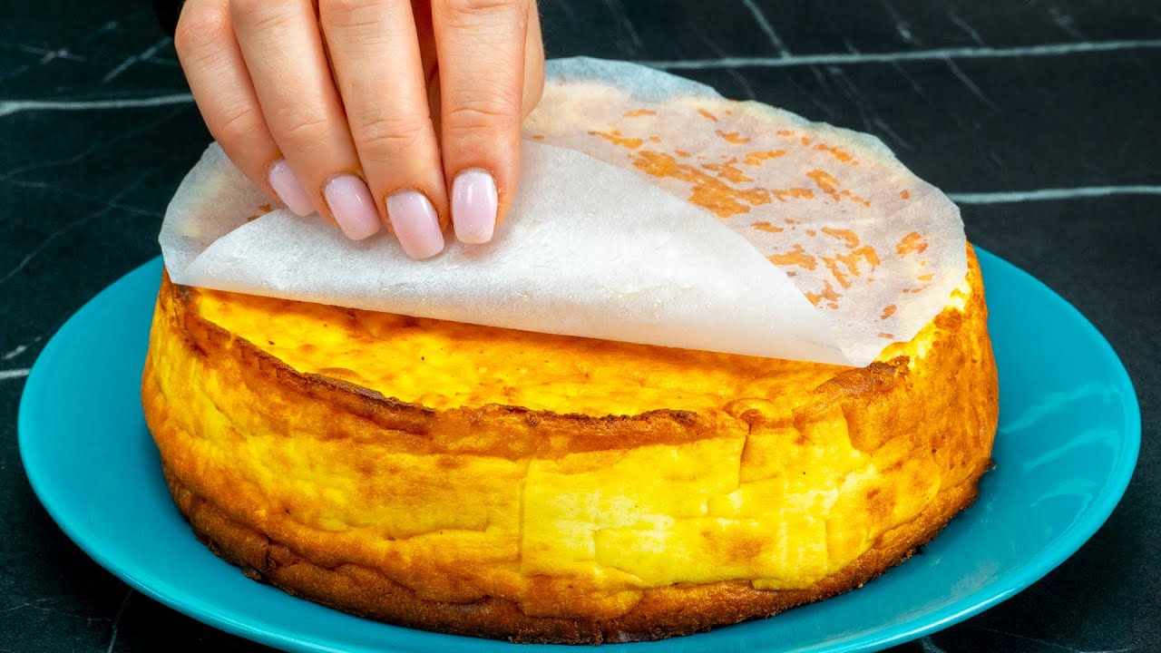 Todellinen herkku kakkujen ystäville: uunipelillä paistettu omenacheesecake.