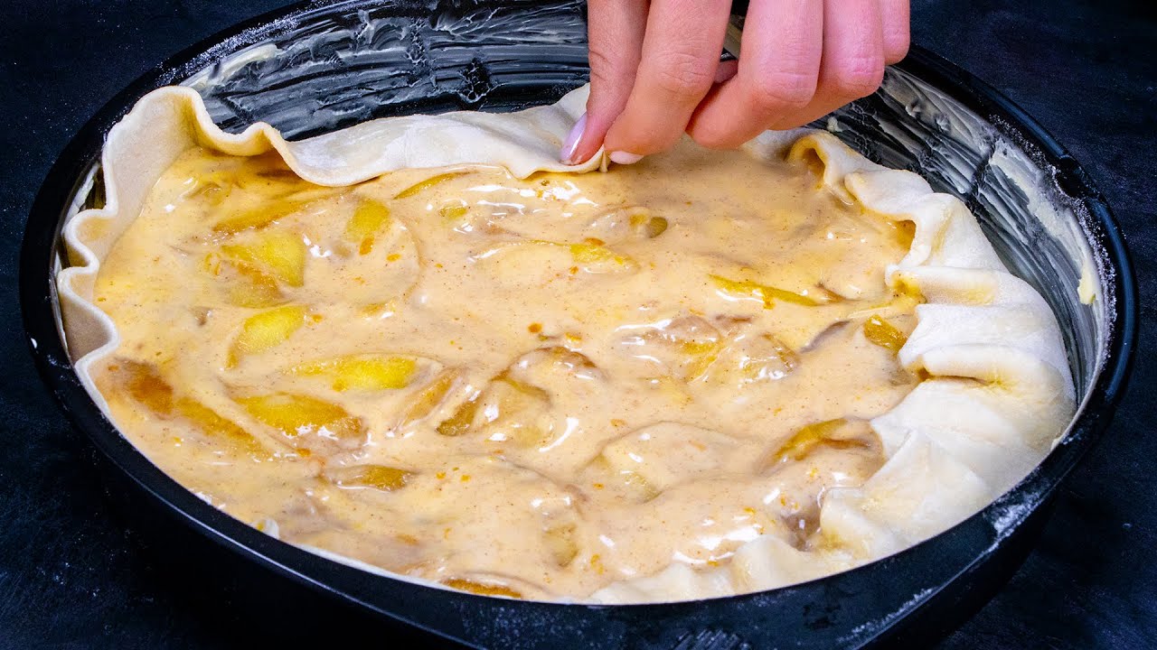 Todellinen herkku kakkujen ystäville: uunipelillä paistettu omenacheesecake.