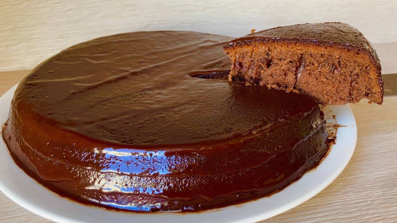 Pannulla valmistettu suklaakakku: helppo, nopea ja herkullinen resepti.