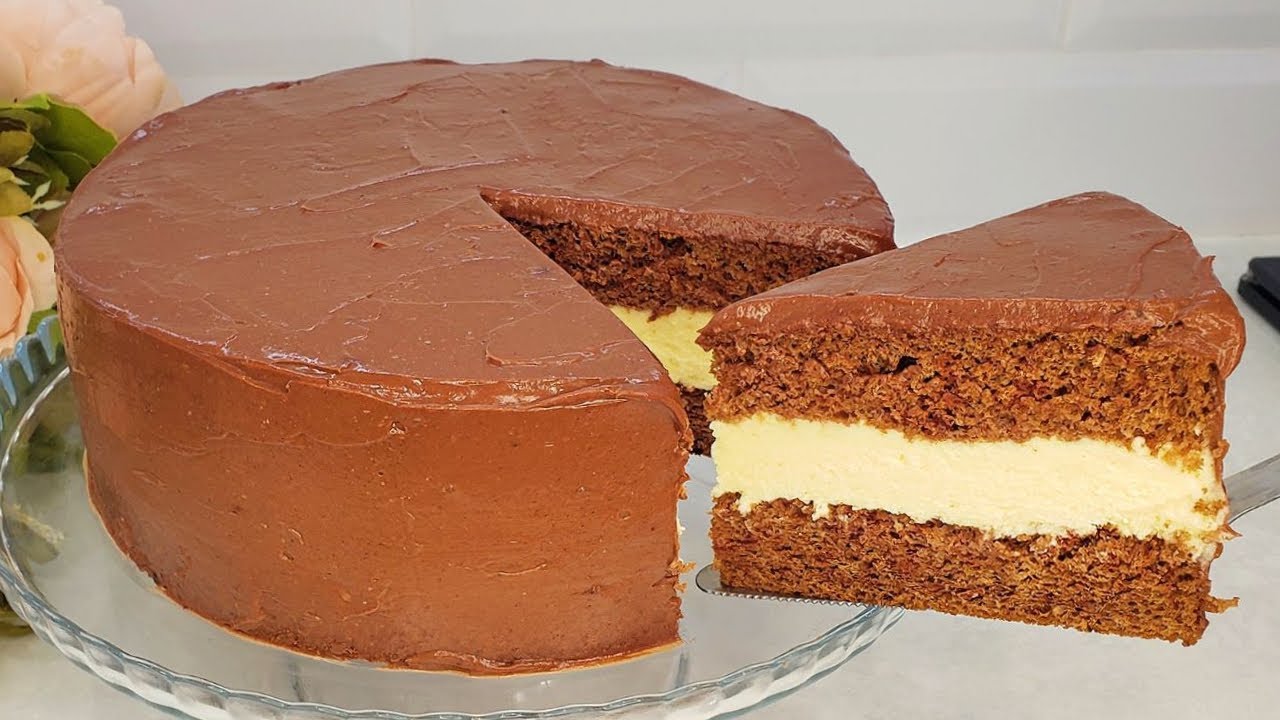 Suklaakakku vaniljakastikkeella