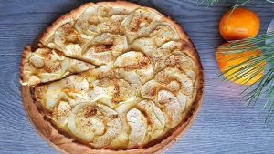 Valmistan omenapiirakan taikinan ranskalaisen menetelmän mukaan, kuten pariisilainen kondiittori. Taikina tulee pehmeäksi ja murenevaksi.