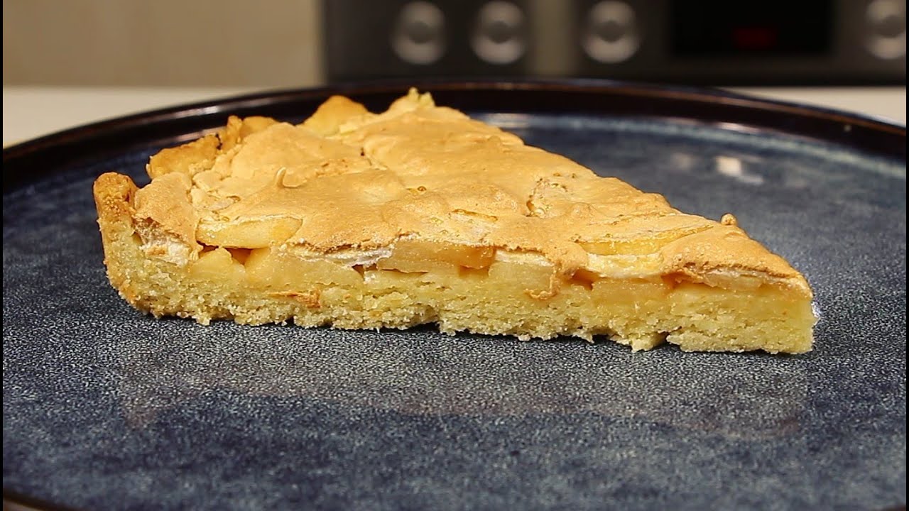 Valmistan omenapiirakan taikinan ranskalaisen menetelmän mukaan, kuten pariisilainen kondiittori. Taikina tulee pehmeäksi ja murenevaksi.