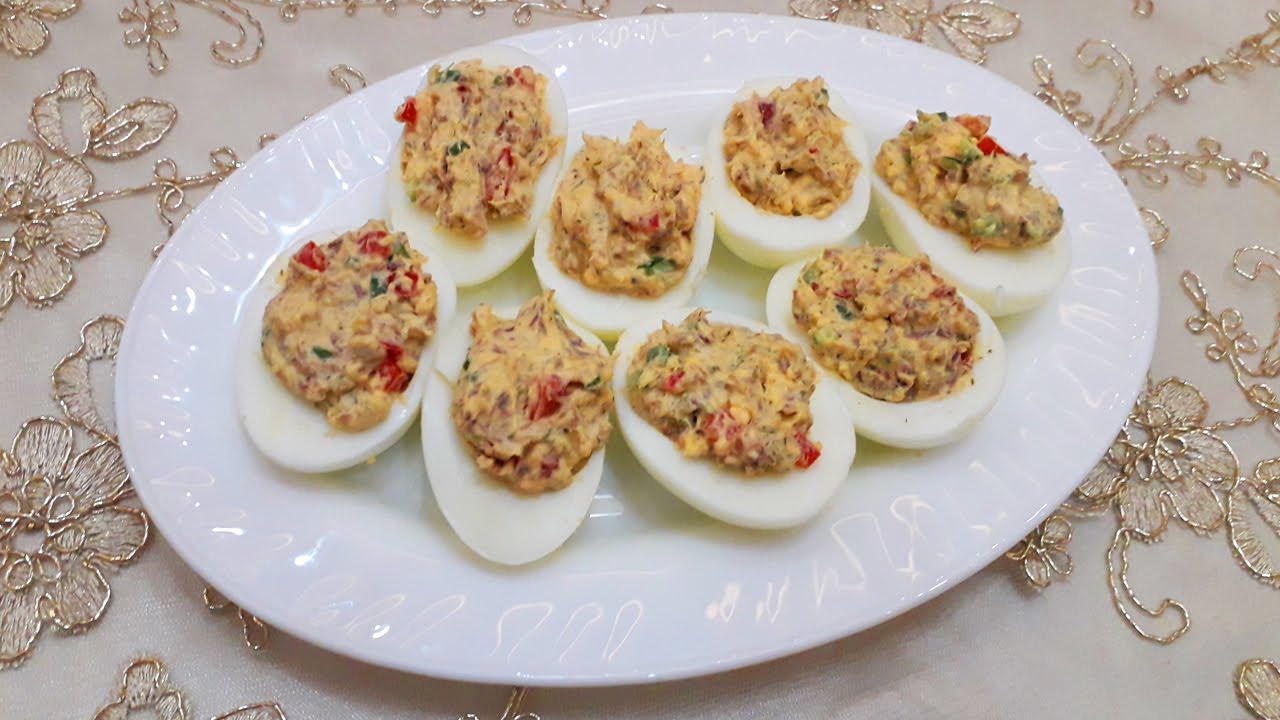 ”Parhaat täytetyt munat valmistetaan 180 grammasta tonnikalaa ja 150 grammasta majoneesia.”