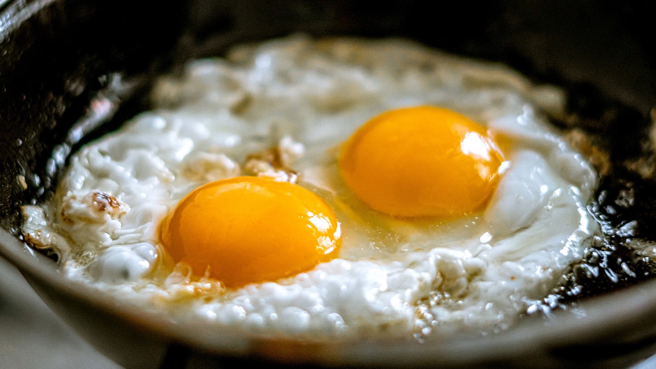 Miksi lisätä etikkaa pannulle munia paistaessa ja mihin sitä tarvitaan?