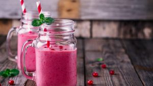 Hyödyllinen smoothie karpalosta ja banaanista 5 minuutissa