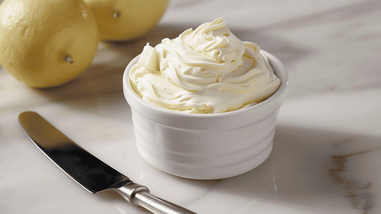 Kotitekoinen kefir-kermajuusto: kolme valmistustapaa, joilla voit hyödyntää sen probioottisia ominaisuuksia.